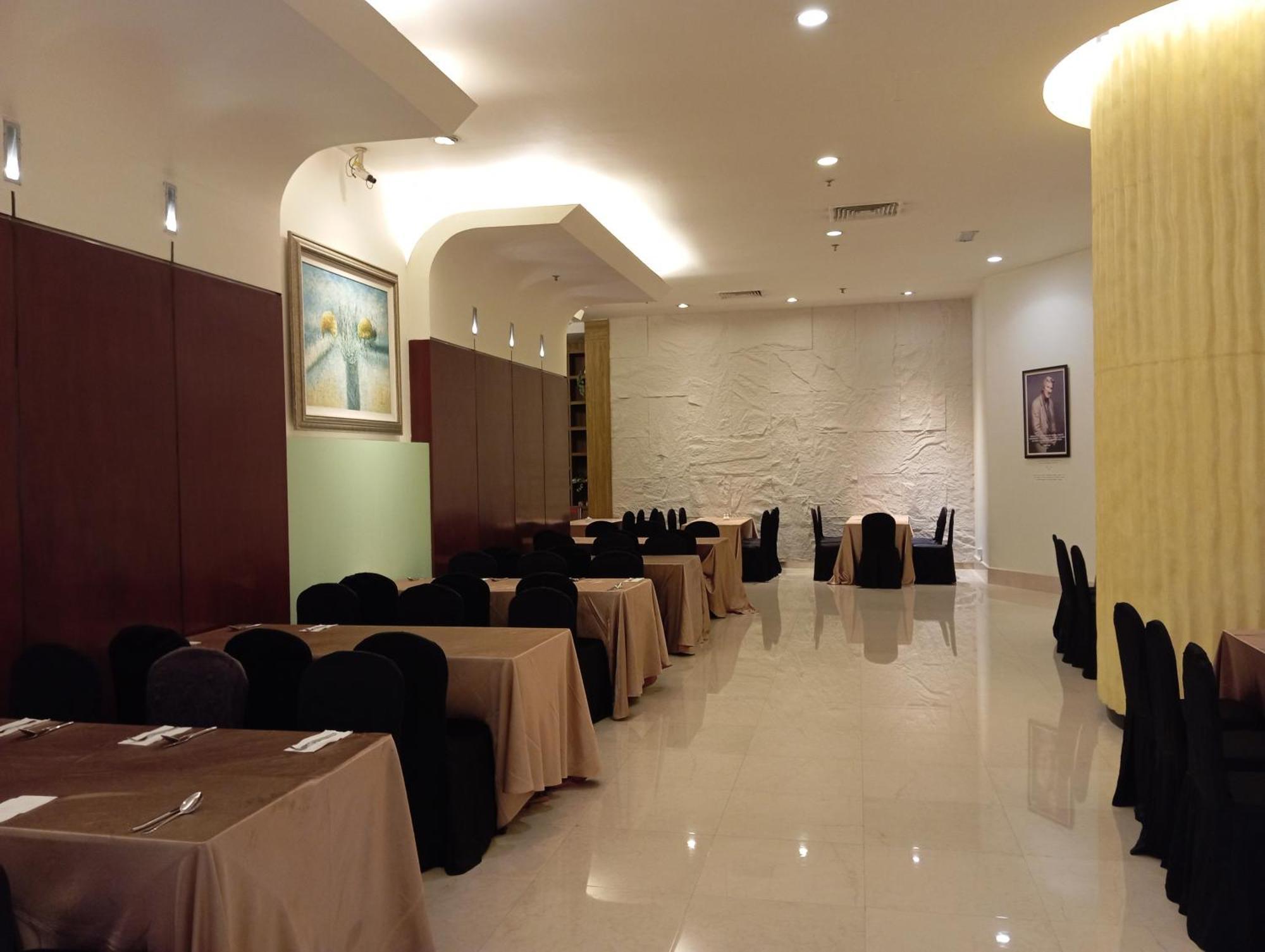 East Service At Times Square Kl Apartment