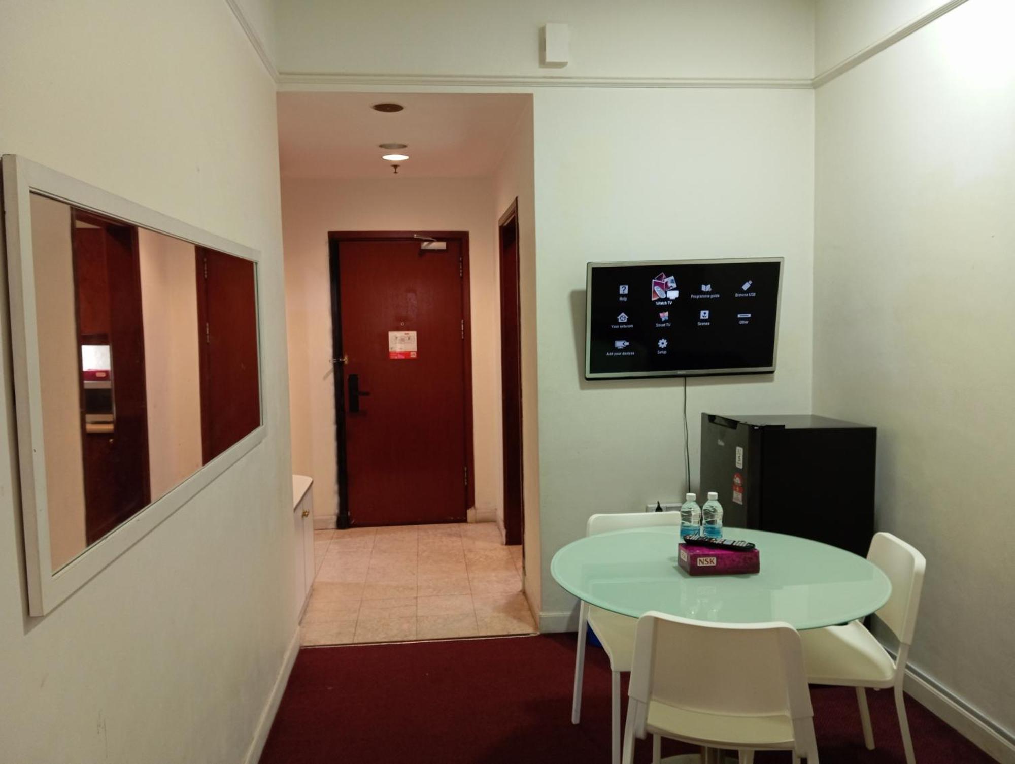 East Service At Times Square Kl Apartment