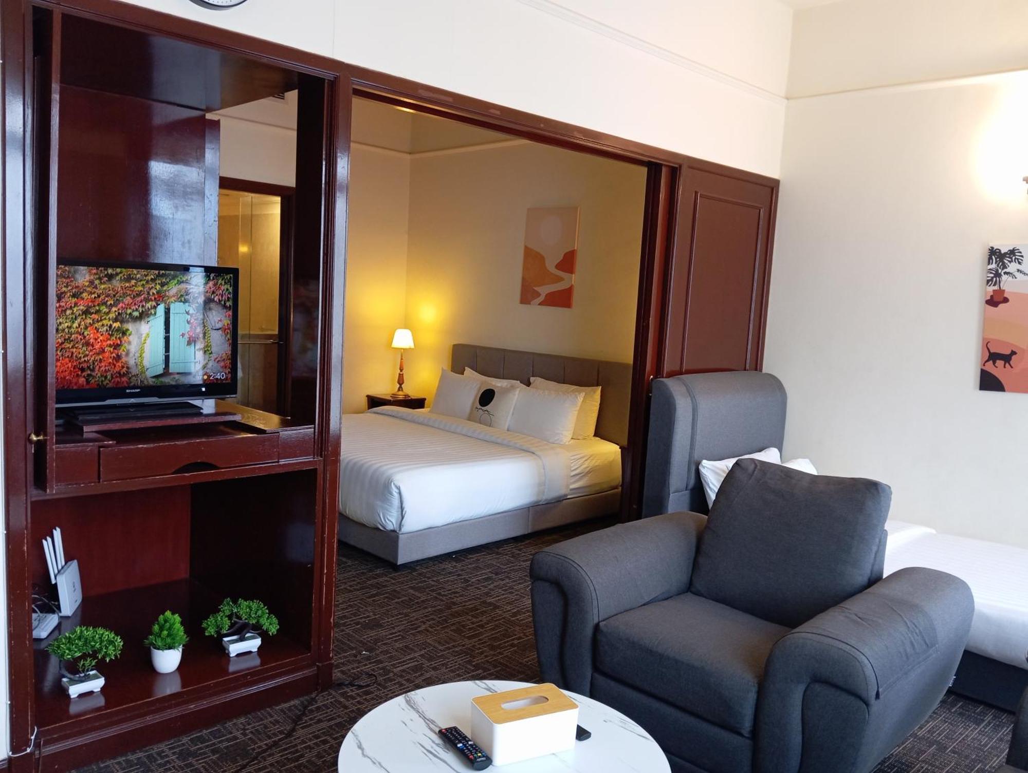 East Service At Times Square Kl Apartment
